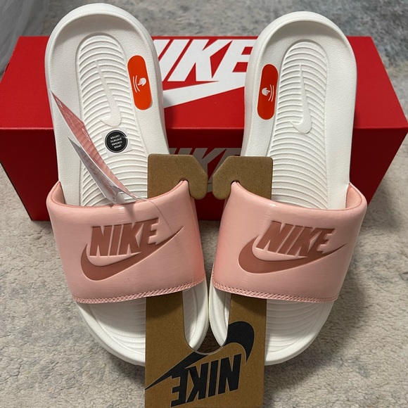 NIB Women Size 7 Nike Victori One Slides In Arctic Orange/Sail/Light Madder Root - Picture 11 of 12